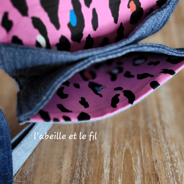 Sac ceinture en jean upcyclé- léopard rose