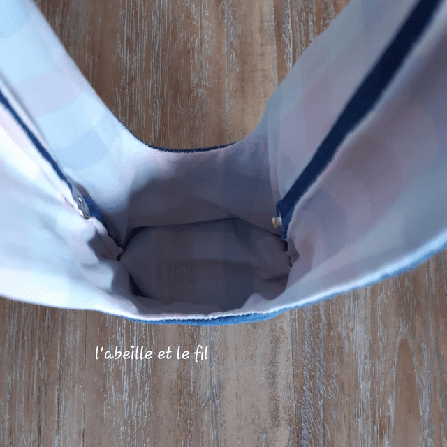 Pochette lapin bleu