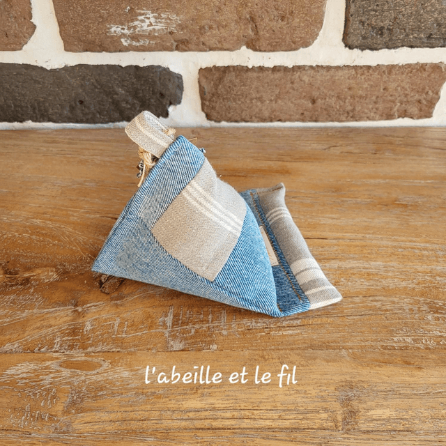 Support de téléphone en jean upcyclé- coutil