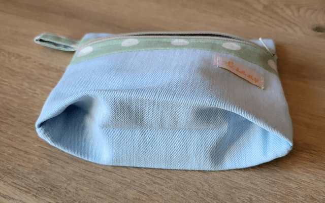 Pochette à soufflet pois fond vert tilleul 