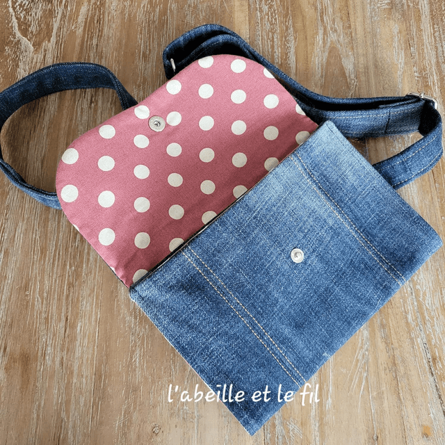 Sac ceinture en jean upcyclé- pois fond baie