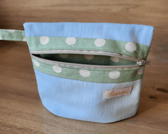Pochette à soufflet pois fond vert tilleul 