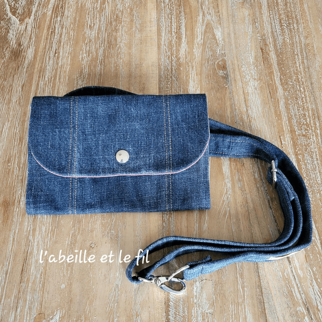 Sac ceinture en jean upcyclé- pois fond baie