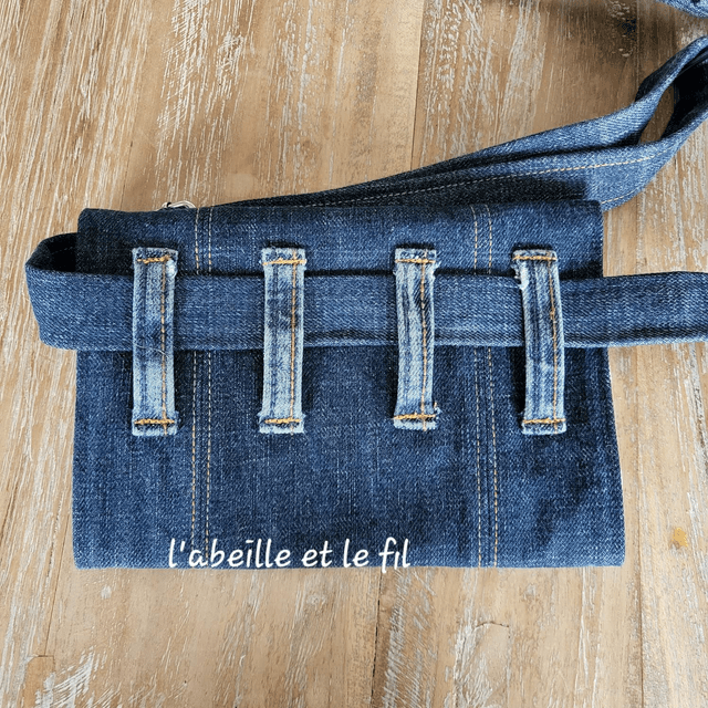 Sac ceinture en jean upcyclé- pois fond baie